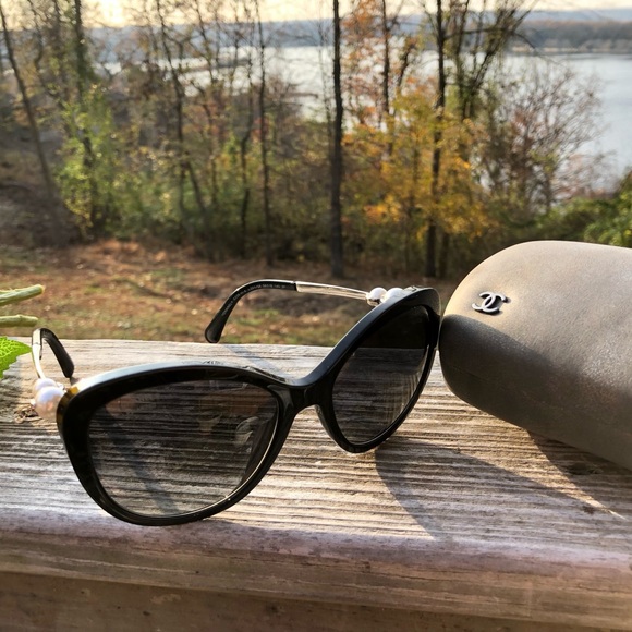 Auth Chanel Black cat eye sunglasses with CC faux pearls/New w.o Tags/Stylish - Picture 11 of 15